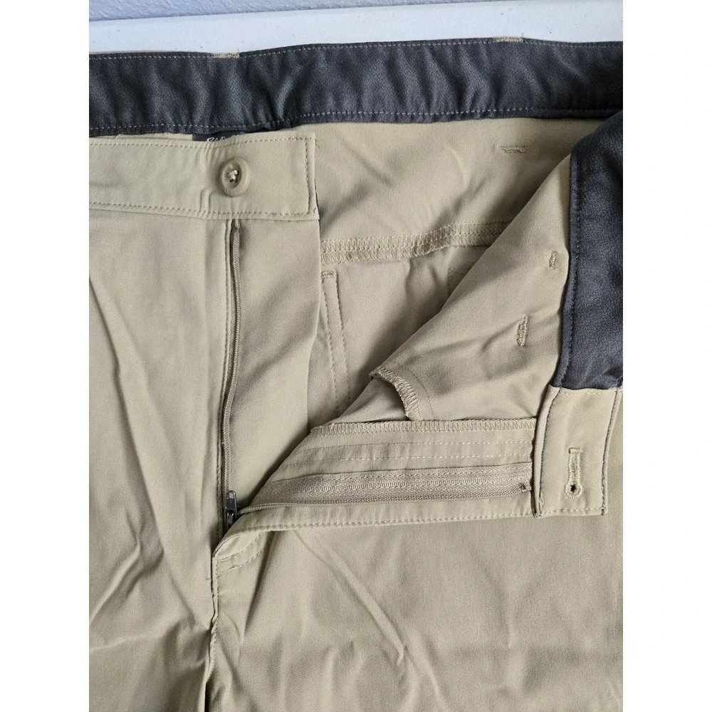 Eddie Bauer Men's Size 42 Tan‎ Beige Activewear Outdoors Zip Pocket Cargo Shorts